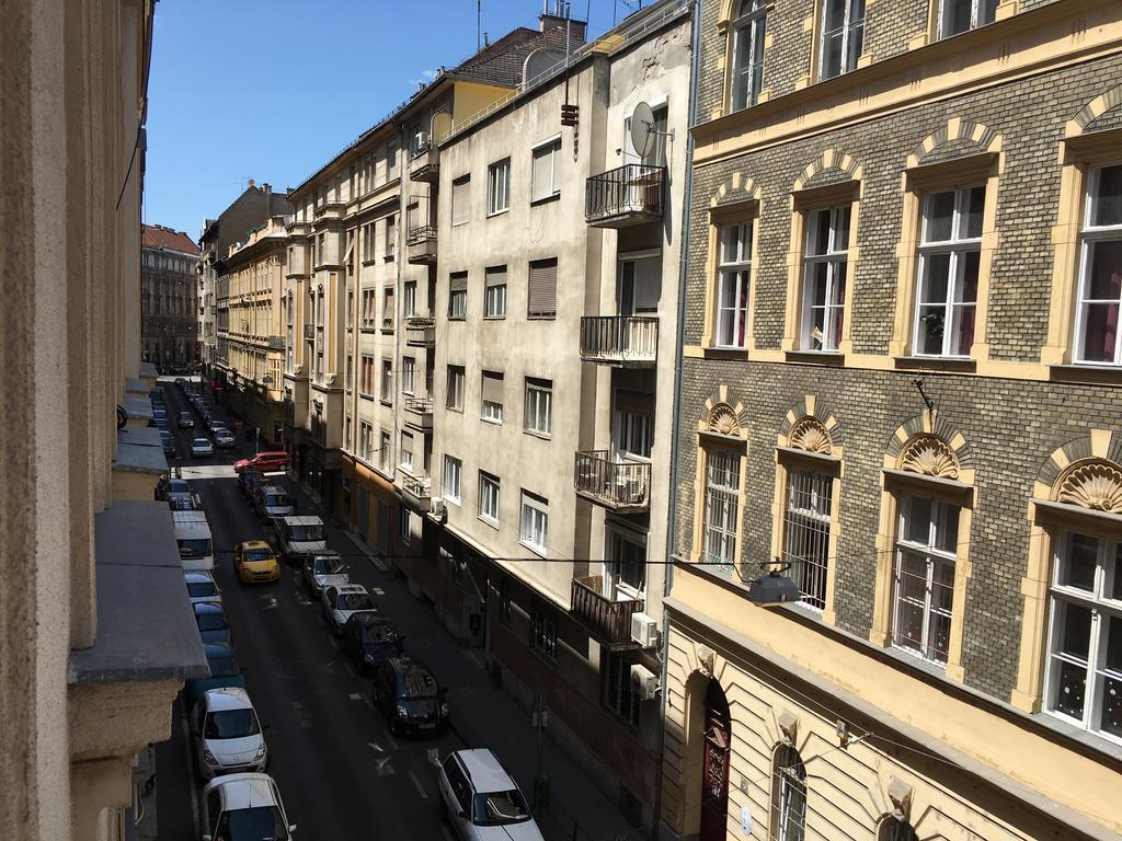 Creative - Rákóczi Street Budapesta
